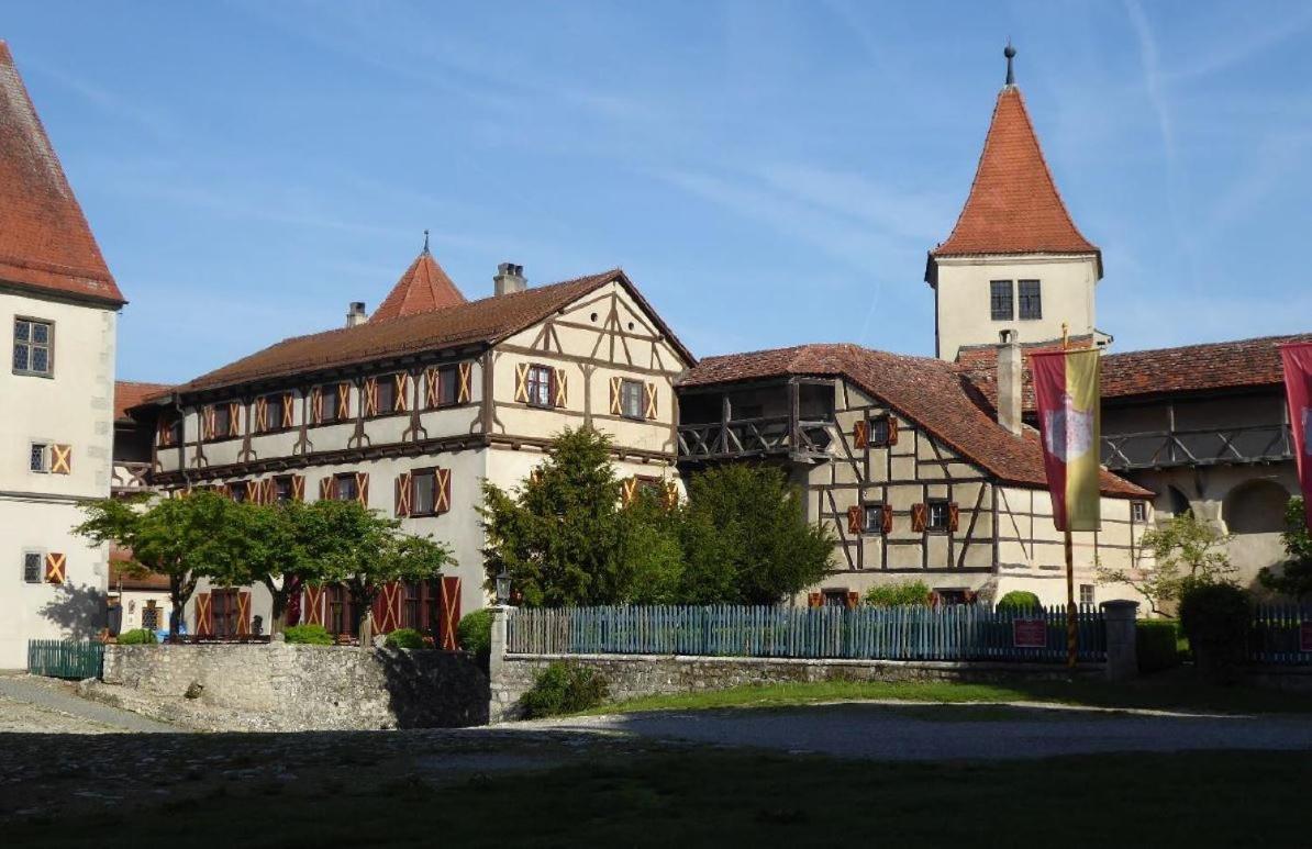 Schlosshotel Harburg Stadelhof Exterior foto